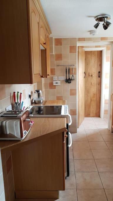 Welcoming Cottage In Chichester Near City Centre Exterior photo